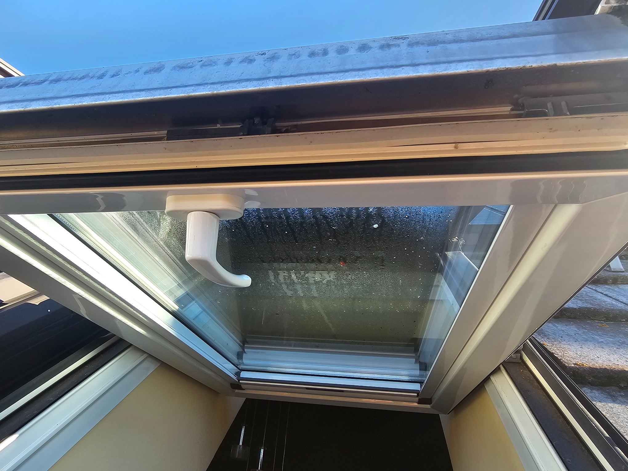 Dachflächenfenster Reparatur – Beschlag und Mechanik