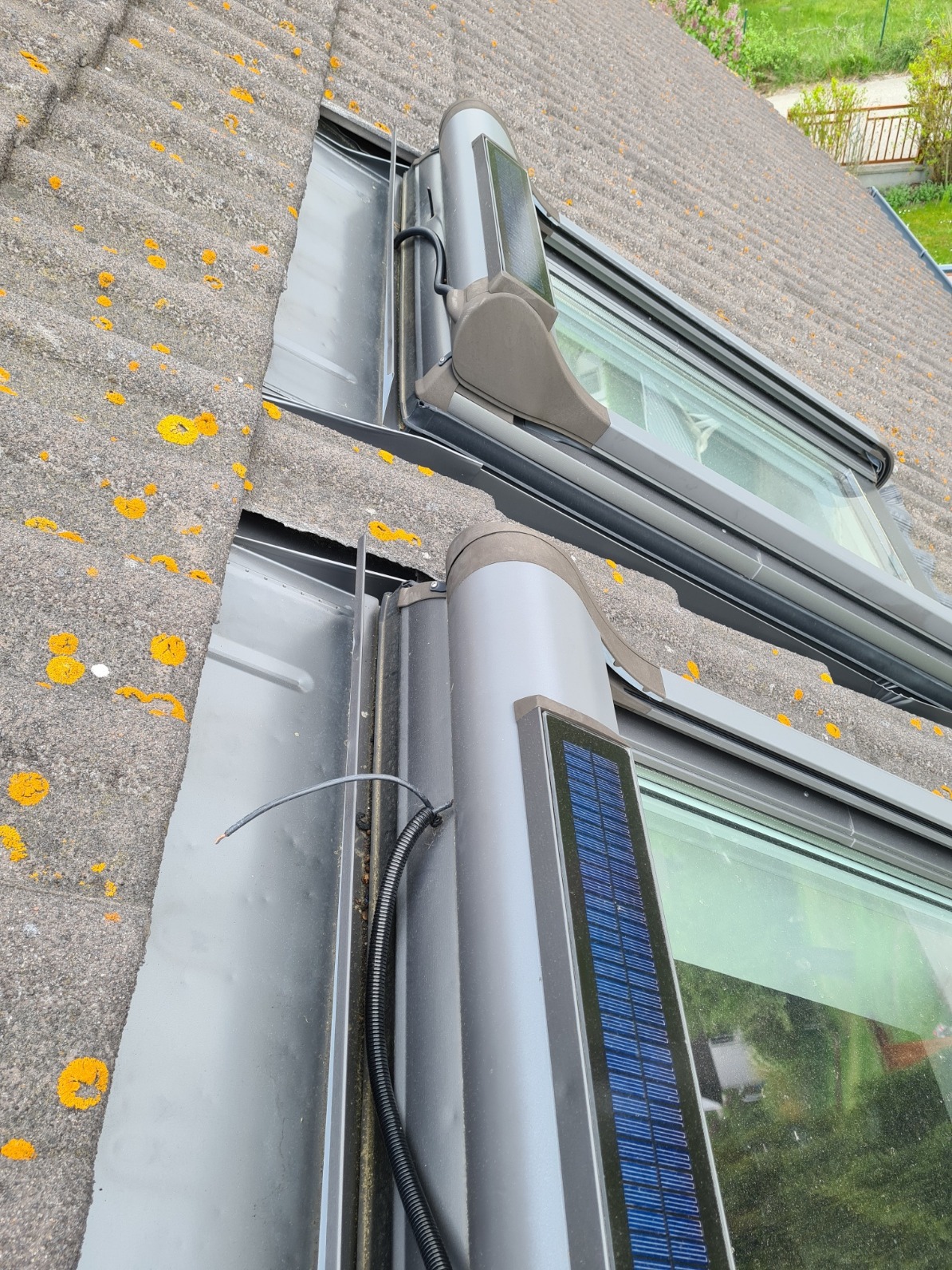 Dachflächenfenster – Rollladen und Solarantrieb
