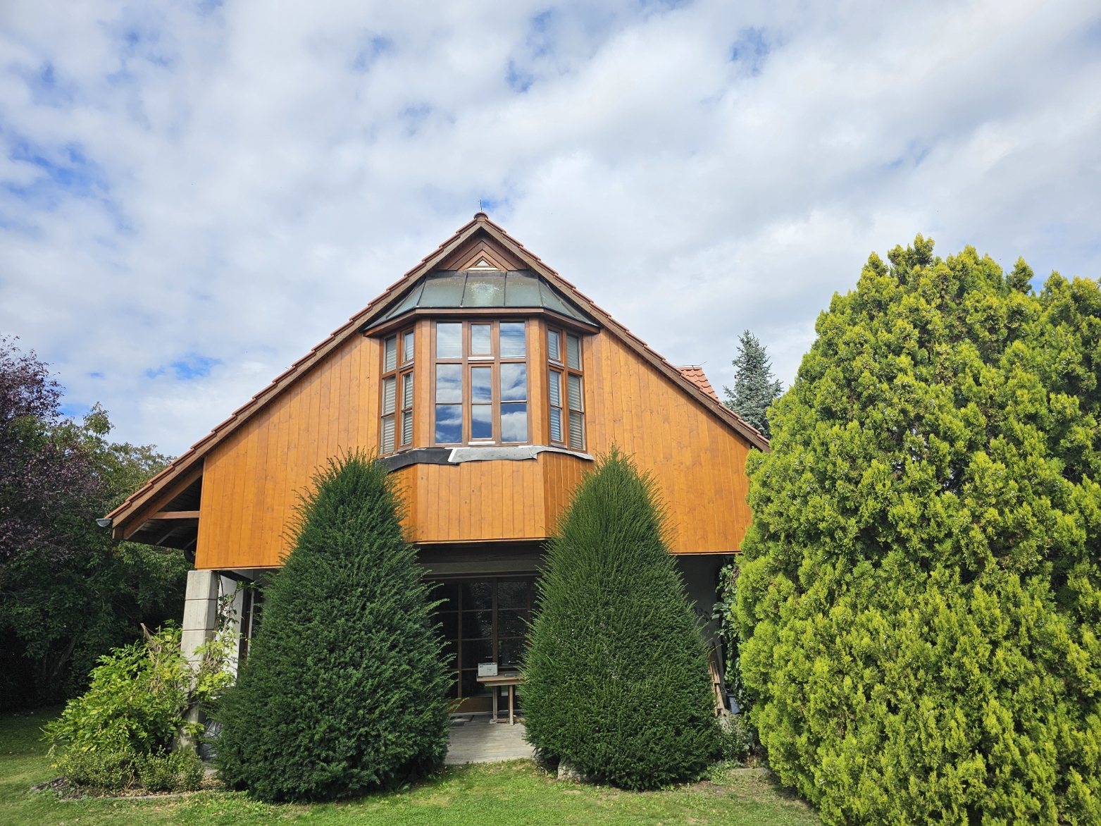 Renovierte Holzfassade